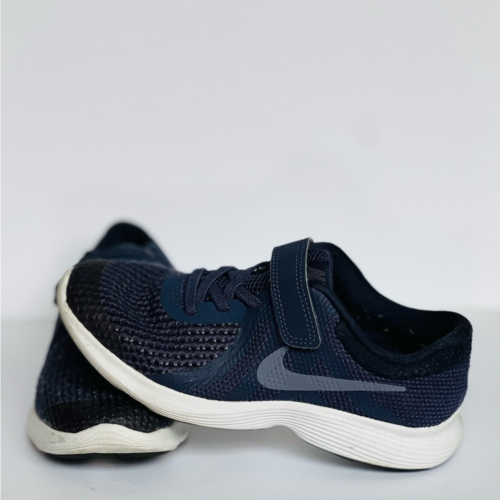 Nike young girl shoes 1,5 Y, ( not a toddler)